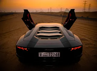 黑色炫酷跑车图片