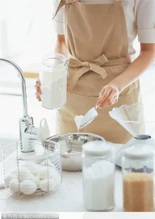 居家生活-倒出面粉