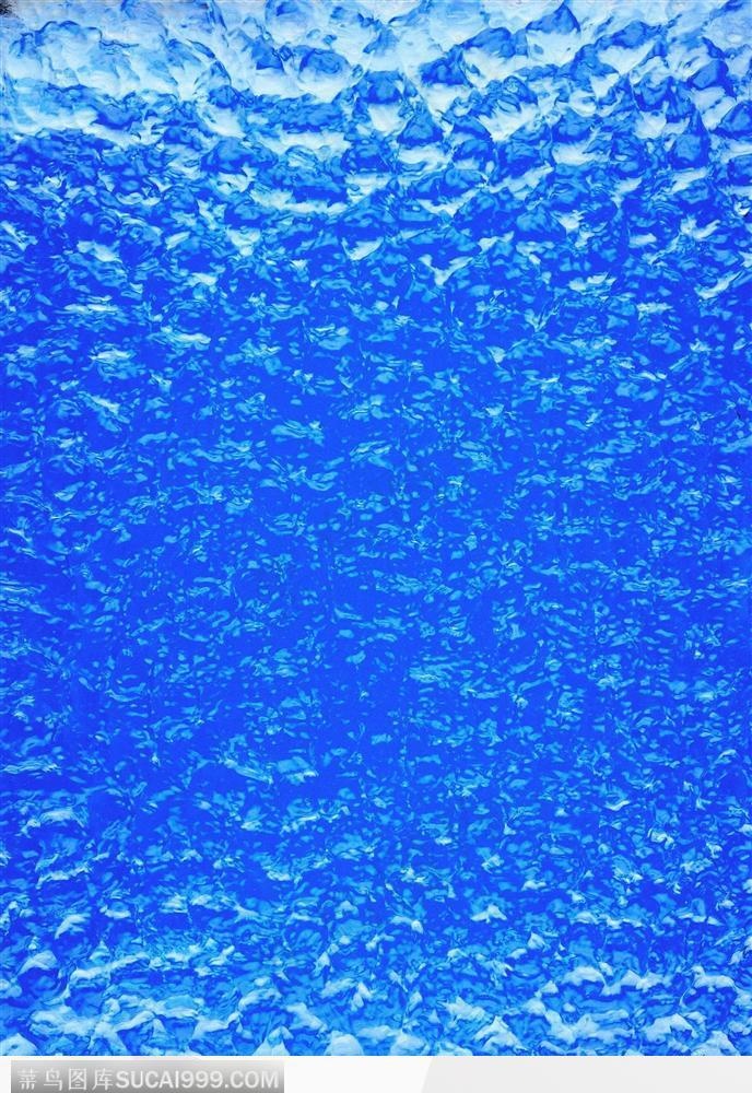 波光粼粼的水面