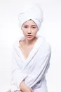 穿着浴袍的性感美女