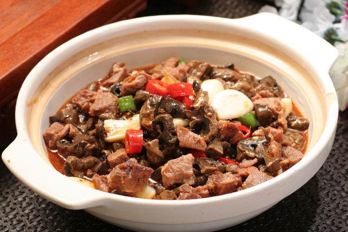 口蘑炒鹿肉 