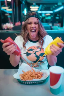 报复性饮食的美女图片 报复性饮食的美女图片