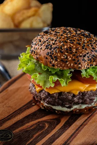 黄色美味汉堡摄影素材