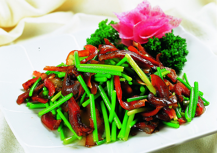 95C-245蒜苔炒腊猪拱