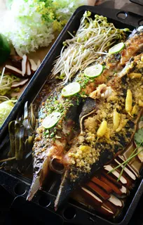 美食炭烤烤鱼