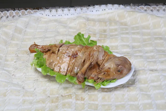 28飘香酱鸭  香辣虾