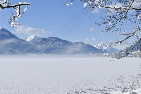 富士山朦胧大雪图片素材
