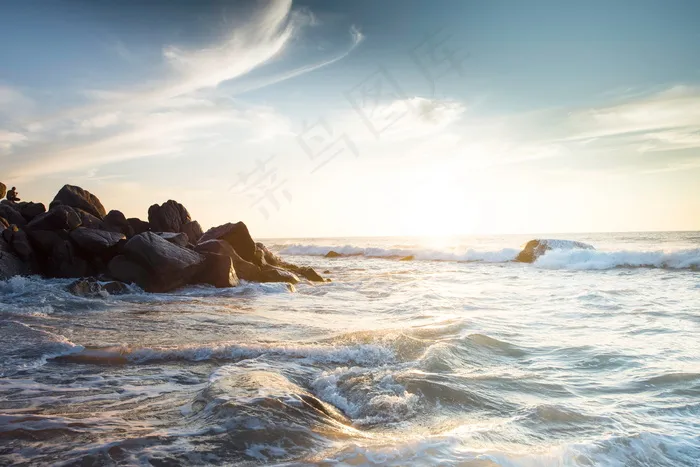 浪花翻涌大海风景图片