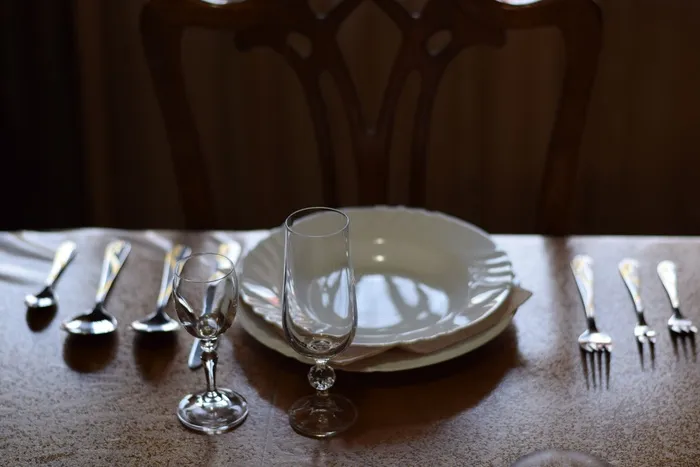 全套餐具摆放图片 全套餐具摆放图片