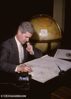 努力工作男人图片