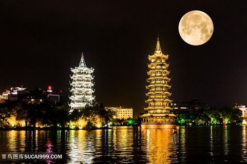 桂林日月双塔月亮夜景图片