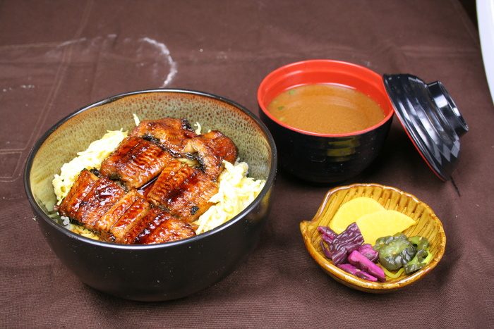   鳗鱼盖饭