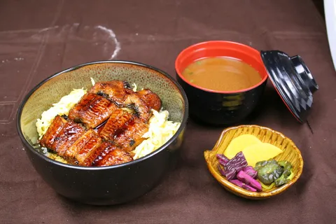 鳗鱼盖饭   鳗鱼盖饭