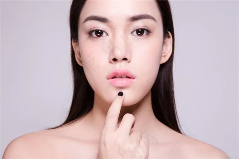 美女妆容唇部展示图 美女妆容唇部展示图