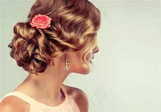 唯美性感卷发发型美女高清大图