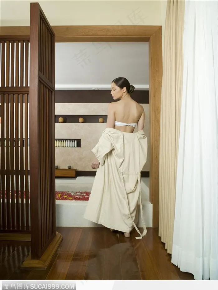 SPA水疗·修身养性-卸衣泡澡