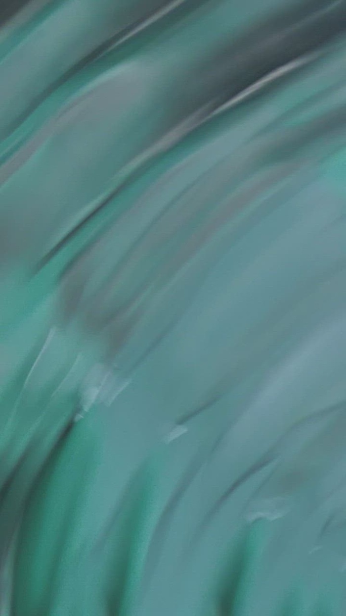 水中的涟漪缓慢