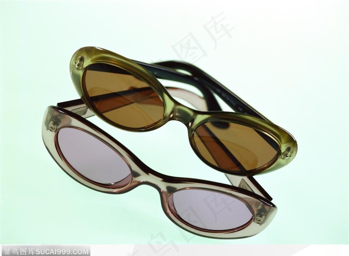 时尚用品-迭起的墨镜