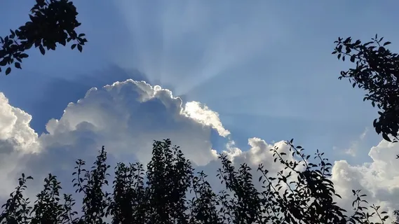 蓝色清新风夏季蓝天白云照