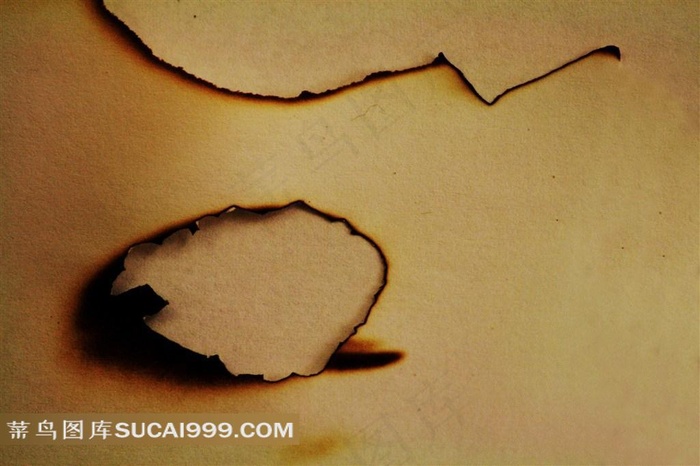 被烧成洞的纸张图片