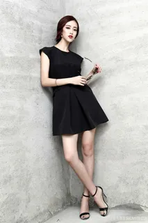 韩国高清气质短裙美女写真图片