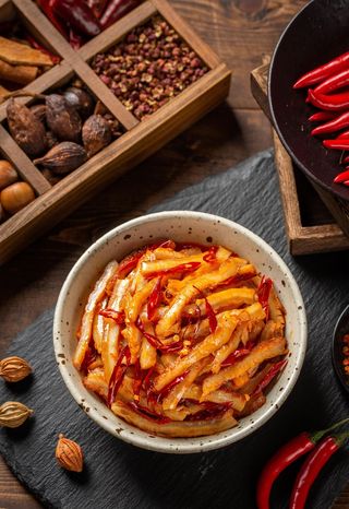 夏季香辣牛肚肉丝美食摄影图