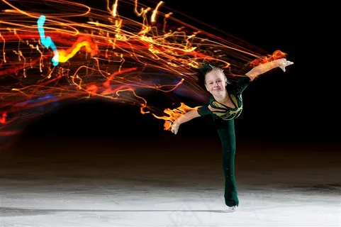 快乐小女孩滑冰图片