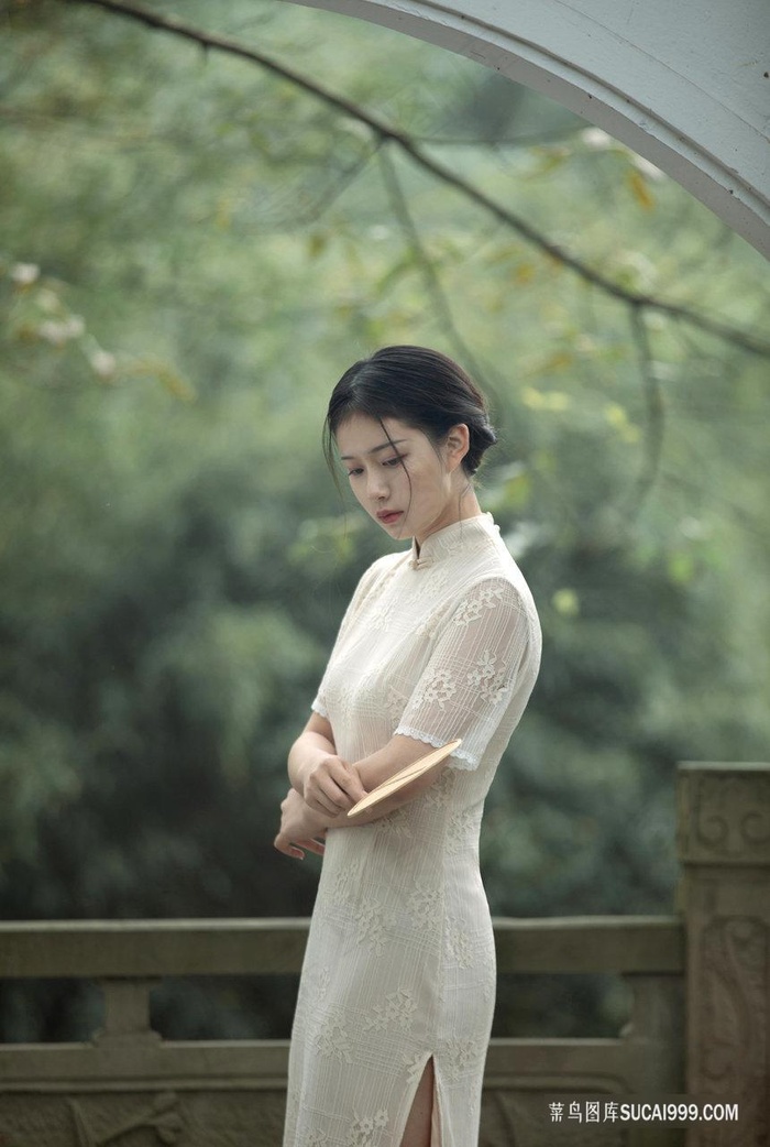 端庄旗袍美女图片