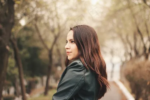长发侧颜少妇美女图片 长发侧颜少妇美女图片