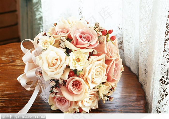 情人节物语- 桌子上的漂亮玫瑰