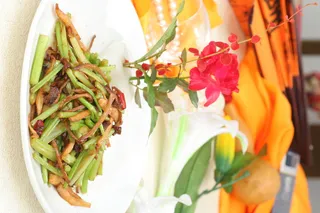 双菇爆西芹  12元