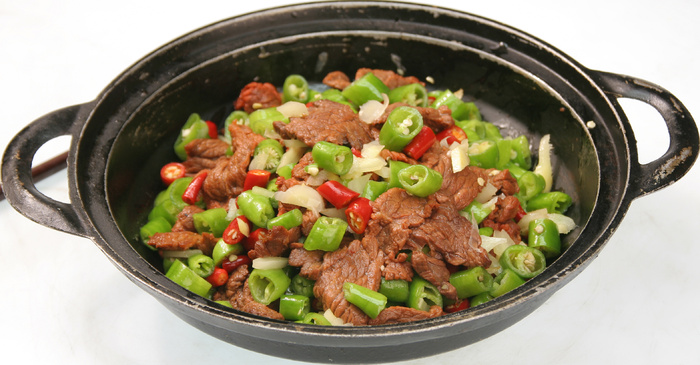 干锅小炒牛肉（杭椒、小米椒、泡姜、牛肉）猛辣