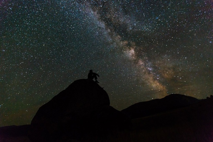 仰望星空的人