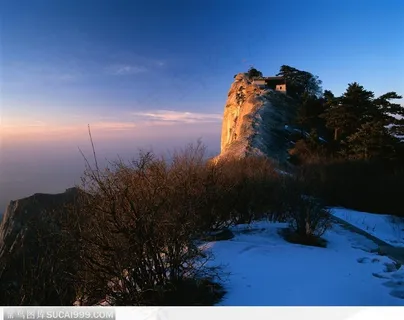 华山西峰青龙背黄昏雪景