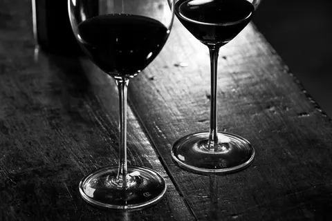 两杯葡萄酒浪漫素材图片 两杯葡萄酒浪漫素材图片