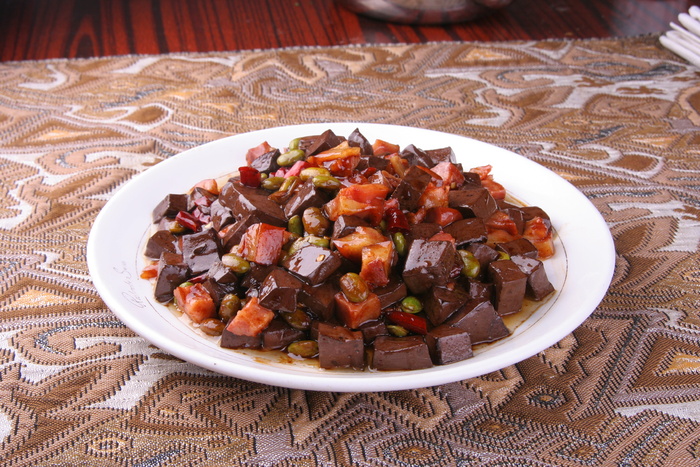 毛豆猪脸烧鸭血