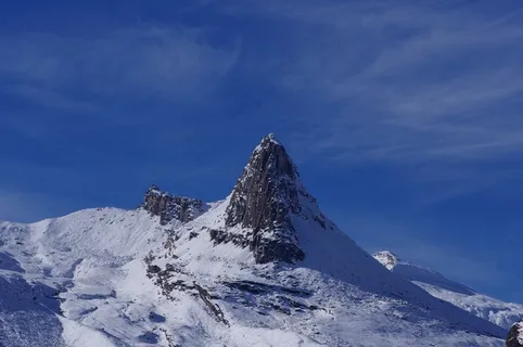 高原山顶雪景图片 高原山顶雪景图片