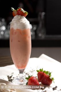 草莓和草莓奶昔图片素材