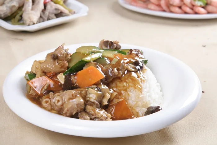 香菇鸡块盖饭-吉思克