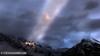 巍峨山脉风景画壁纸