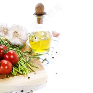 新鲜西红柿大蒜香菜橄榄油和胡椒