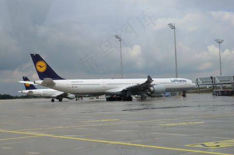 机场大型飞机图片