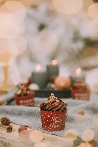 奶油纸杯小蛋糕图片