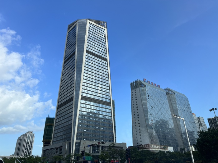 城市街景之阳光下的建筑