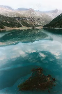 湖水像一面镜子 湖水像一面镜子