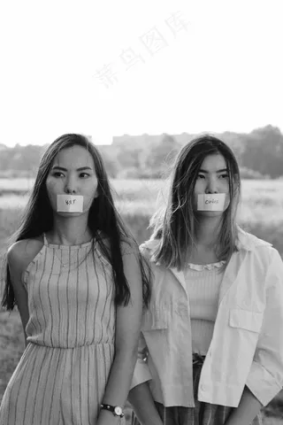 黑白闺蜜写真图片