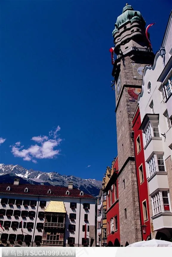 房屋行人伞雪山