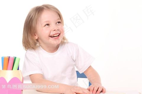 上美术课微笑的儿童图片素材