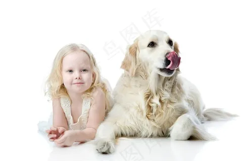 小女孩和宠物狗