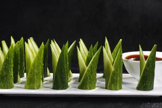 黄瓜沾酱